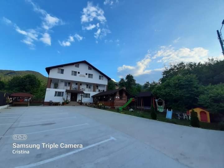 ホテル Casa Trache Călimăneşti エクステリア 写真